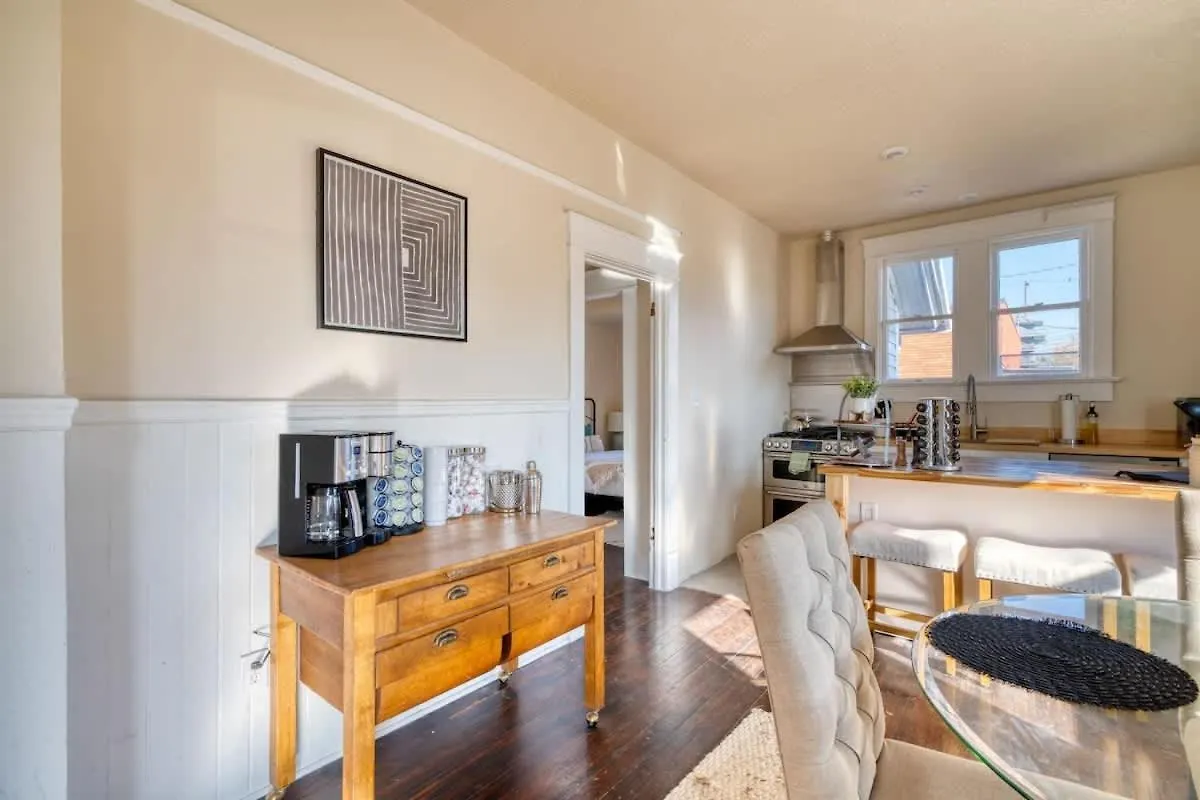 Stay Portland - Laurelhurst Dream On Restaurant Row - 97 Walkscore