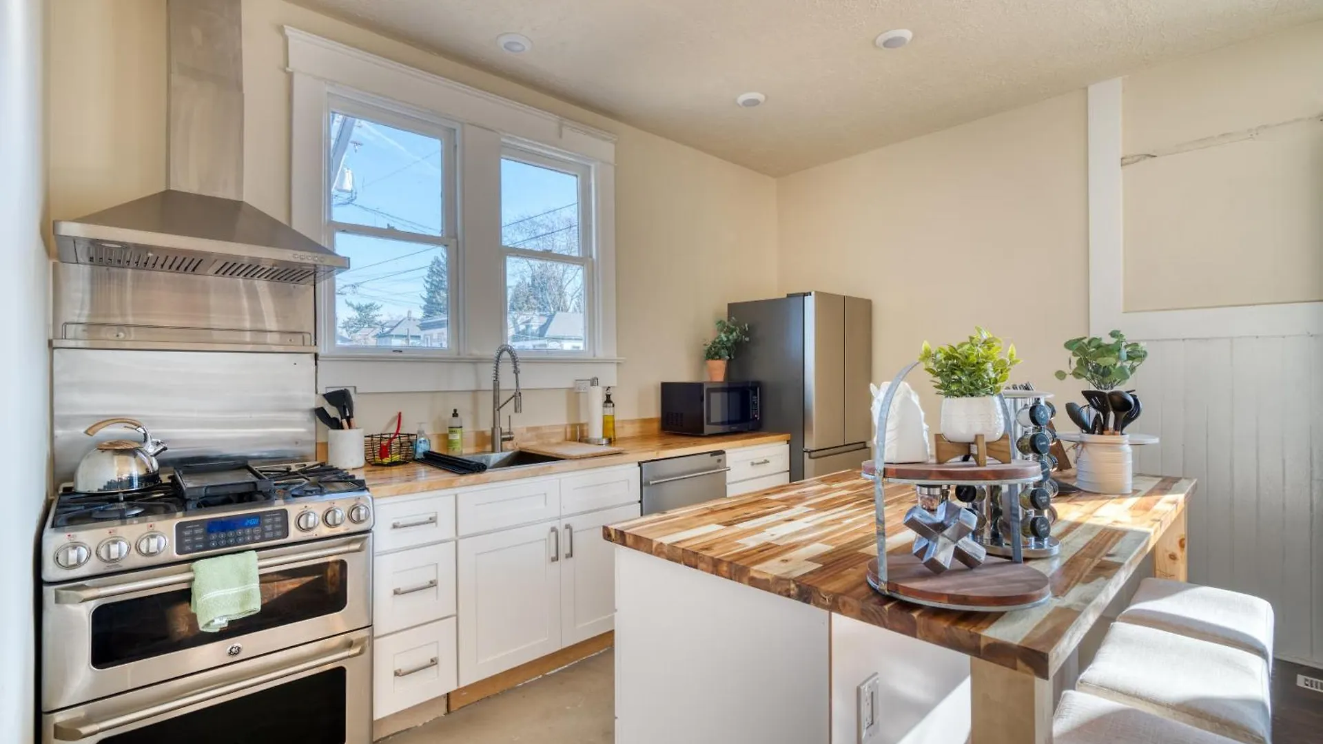 Stay Portland - Laurelhurst Dream On Restaurant Row - 97 Walkscore Holiday home