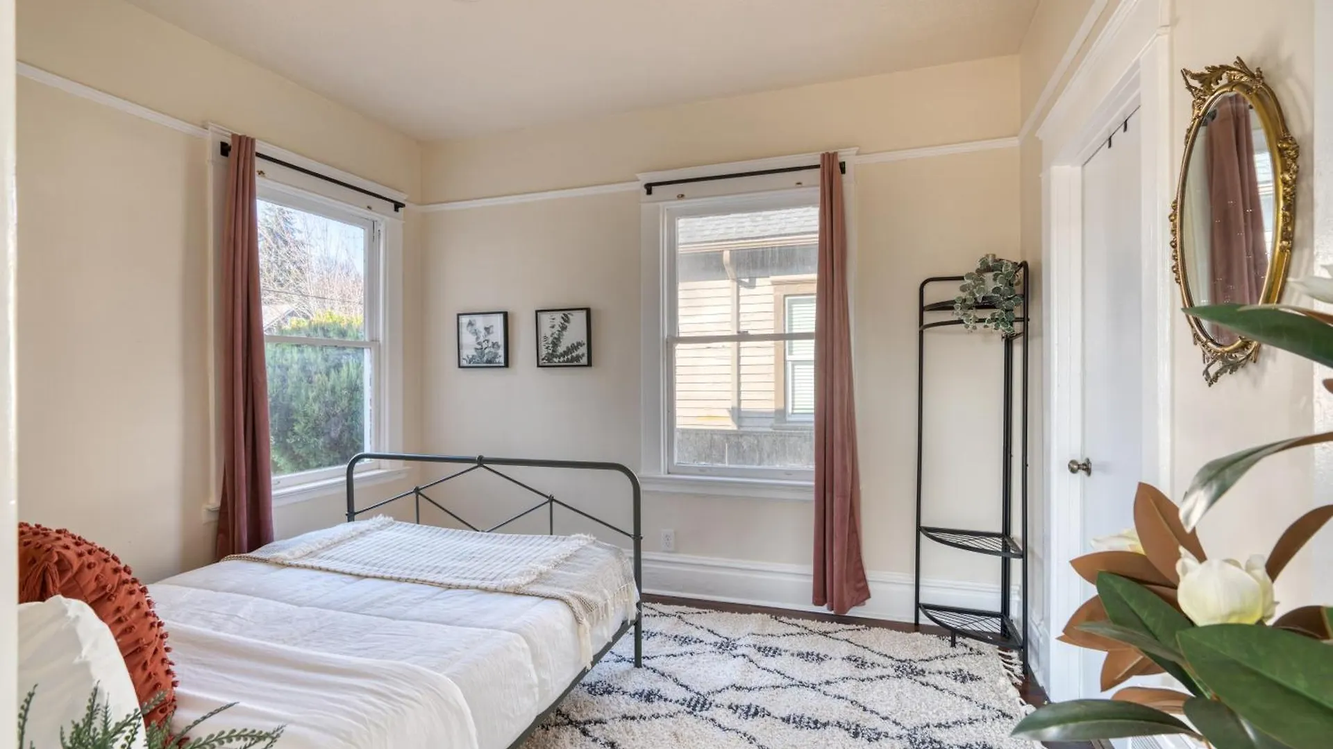 Stay Portland - Laurelhurst Dream On Restaurant Row - 97 Walkscore 0*,