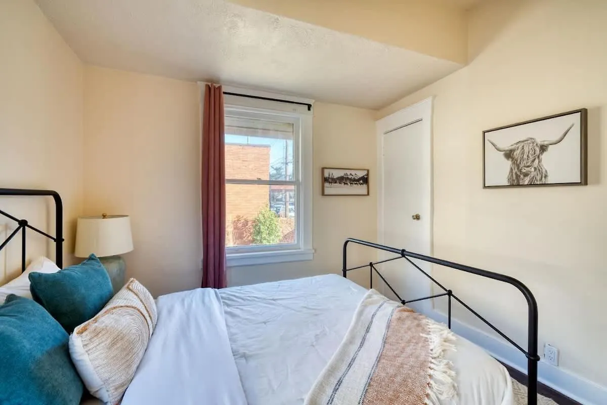Stay Portland - Laurelhurst Dream On Restaurant Row - 97 Walkscore
