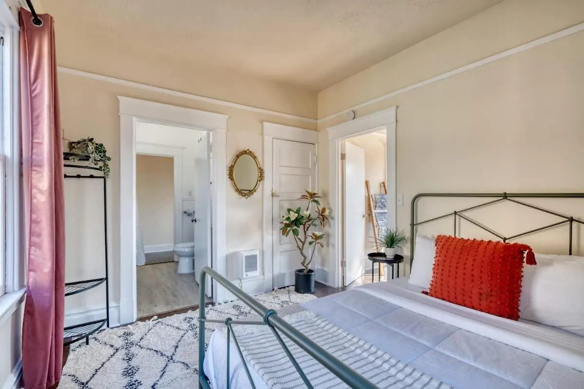 Stay Portland - Laurelhurst Dream On Restaurant Row - 97 Walkscore